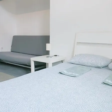 Sleepover Center Guestrooms Vendégház 3*
