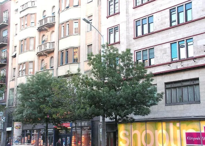 Affittacamere Sleepover Center Guestrooms 3*