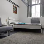 Sleepover Center Guestrooms بيت ضيافة