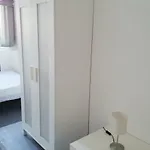 Sleepover Center Guestrooms بيت ضيافة 3*