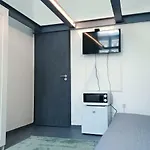Sleepover Center Guestrooms بيت ضيافة 3*