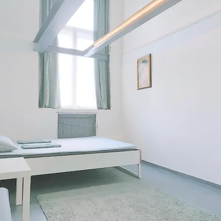 Sleepover Center Guestrooms Πανσιόν 3*